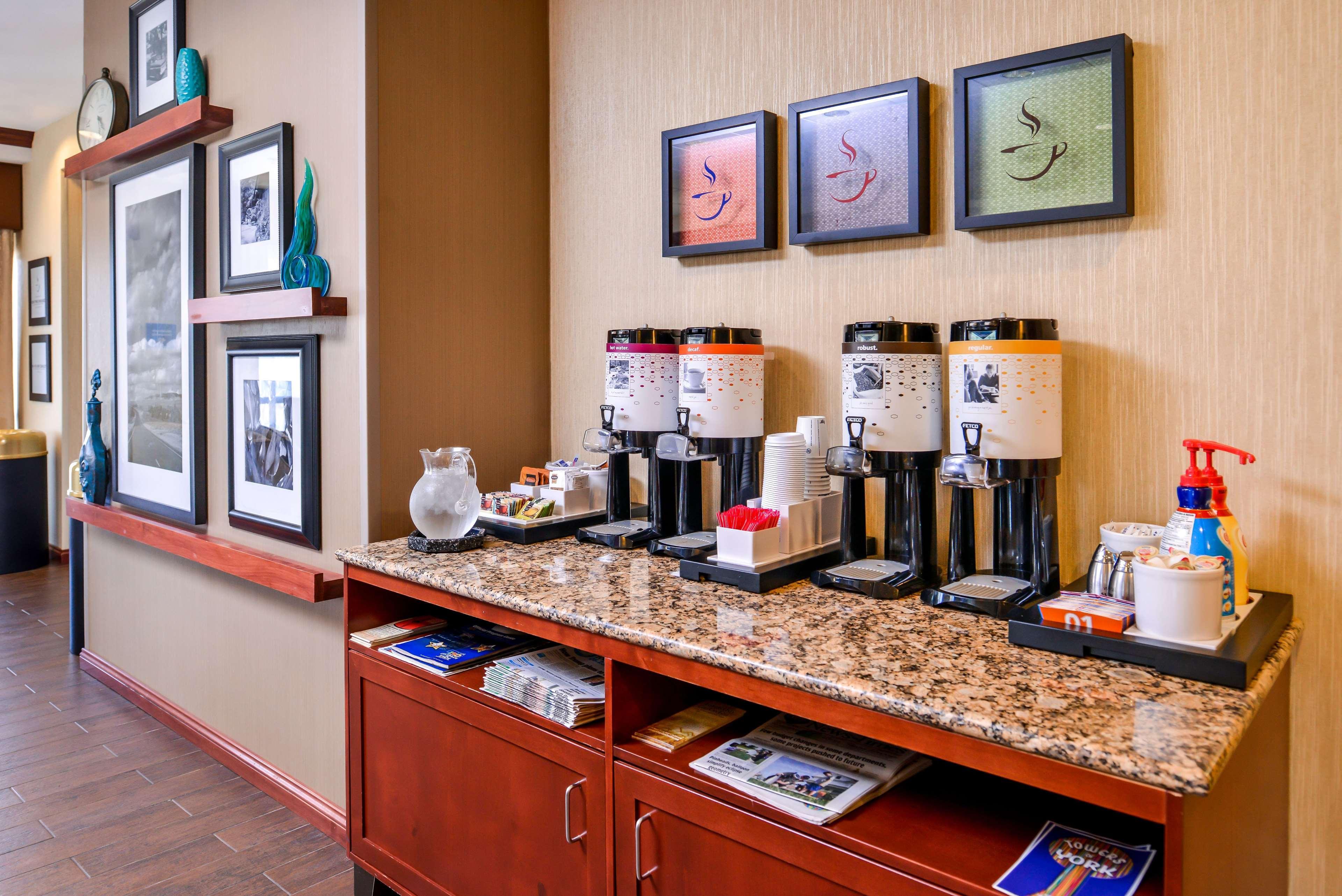 Hampton Inn Йорк Екстер'єр фото